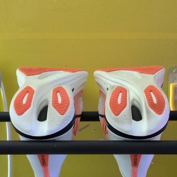 Women Hoka Cielo X1 2.0 Size 7 - Picture 3 of 8